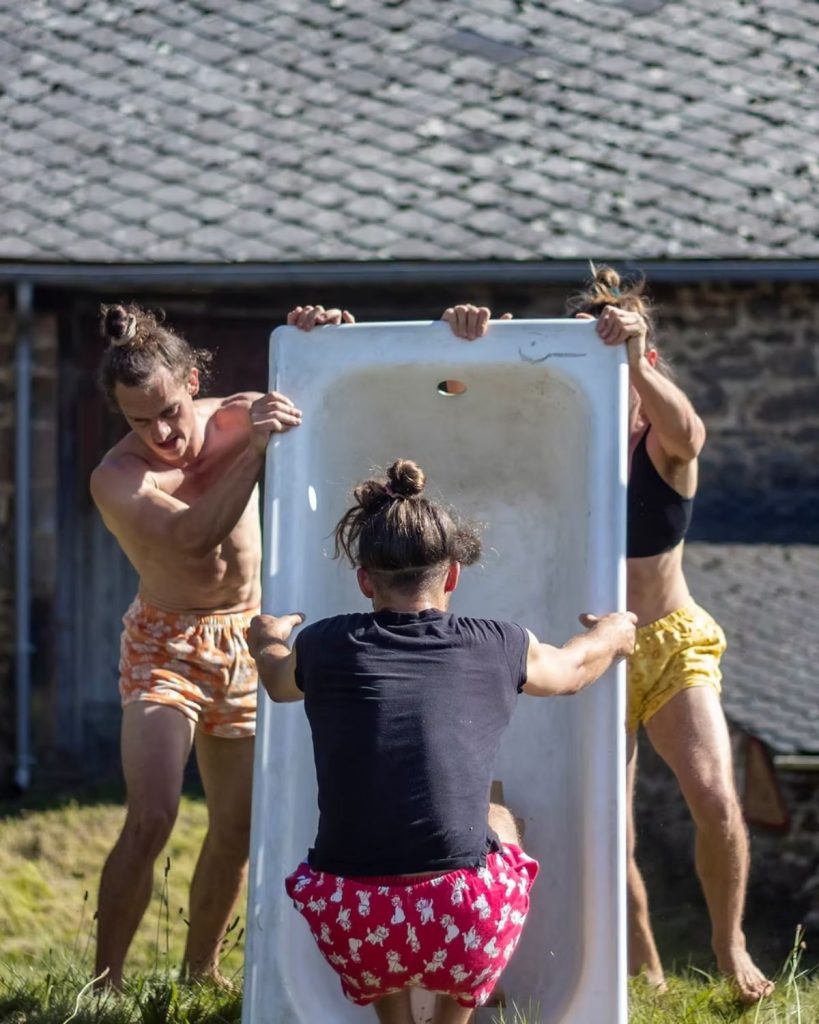 spectacle baignoire publique