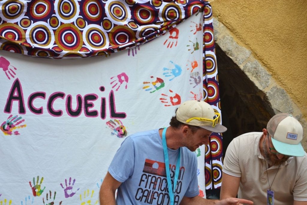 accueil du festival des arts de rue pantai